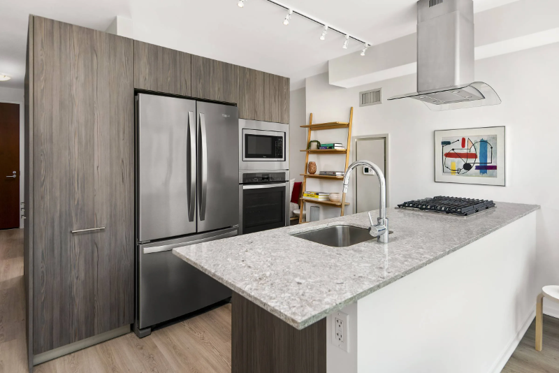 Chicago Condo: 518 N Fairbanks Ct