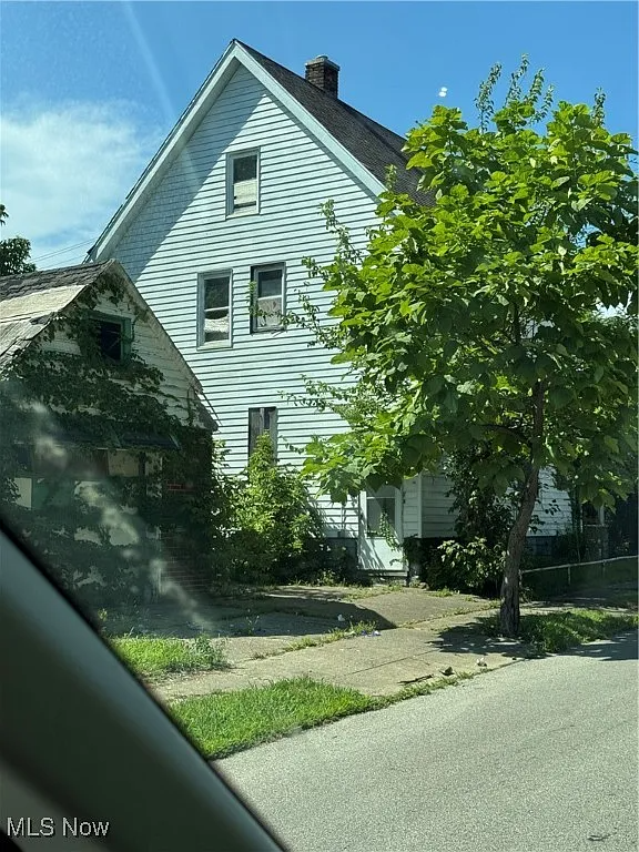 Cleveland House: 11220 Primrose Ave