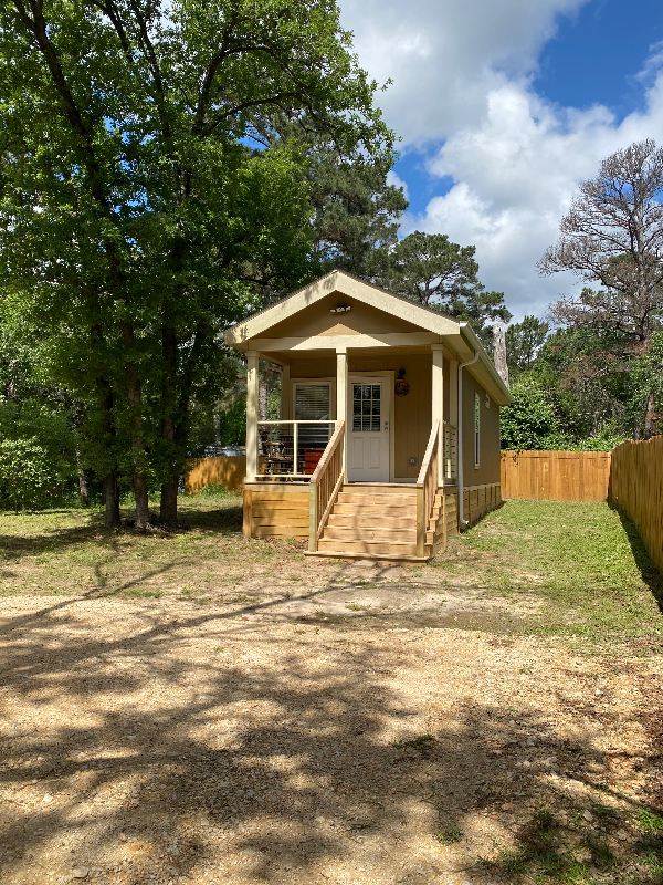 Bastrop House: 342 E state hwy 21