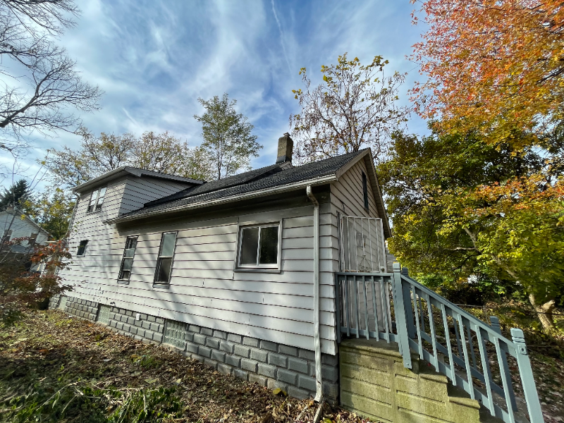 Cleveland House: 6553 Newman Ave