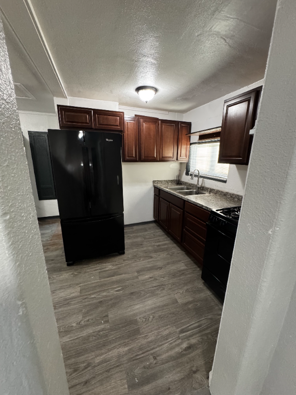 Victorville House: 16828 E St