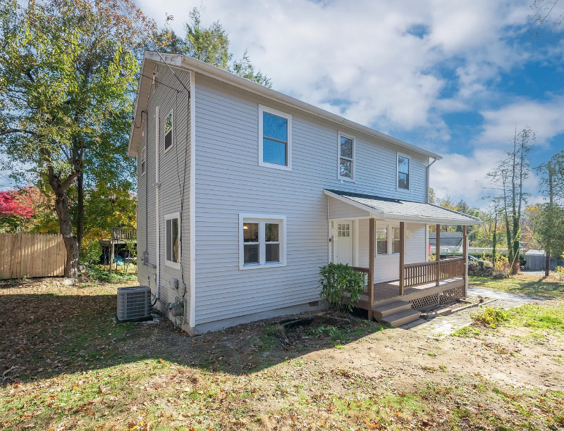 Danbury House: 7 Albert rd