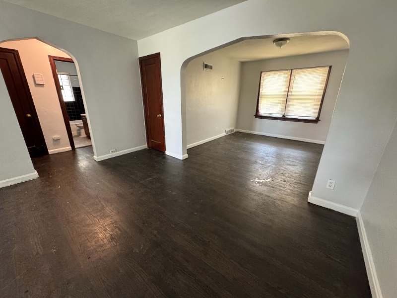 SAINT LOUIS House: 2434 AKINS DR.