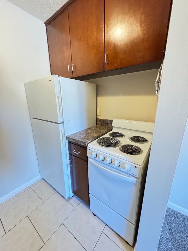 Lincoln Apartment: 1810 E St