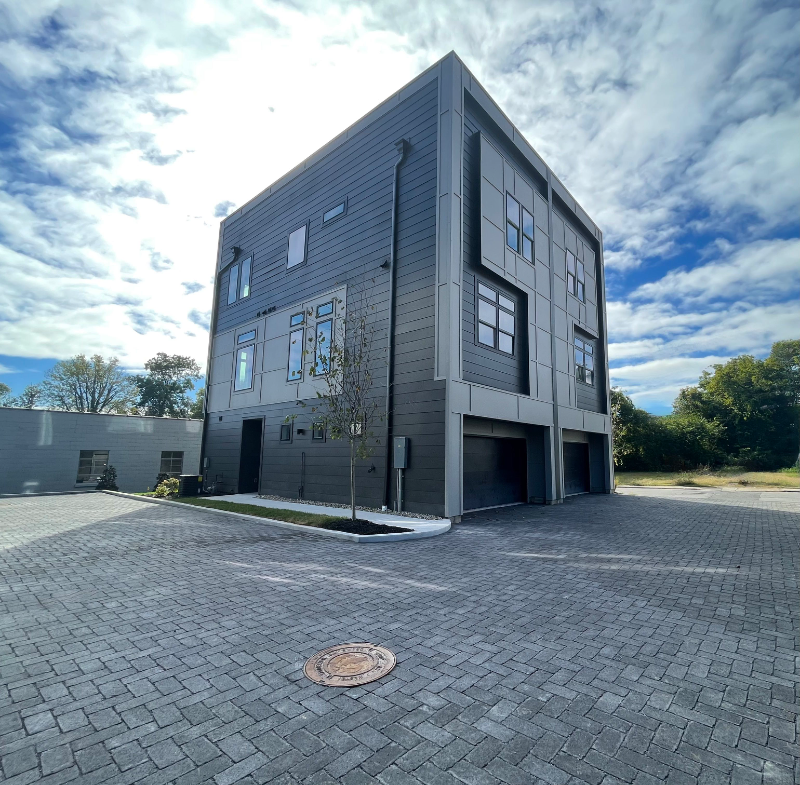 Columbia Townhome: 107 E 9th St