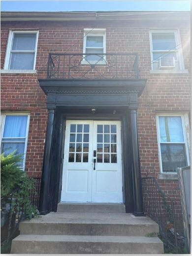 Washington Condo: 221 35th St NE