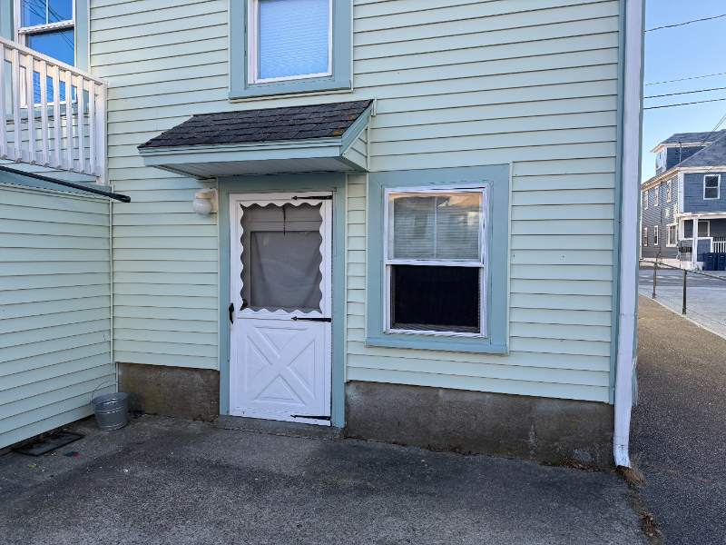 Hampton Condo: 4 L Street