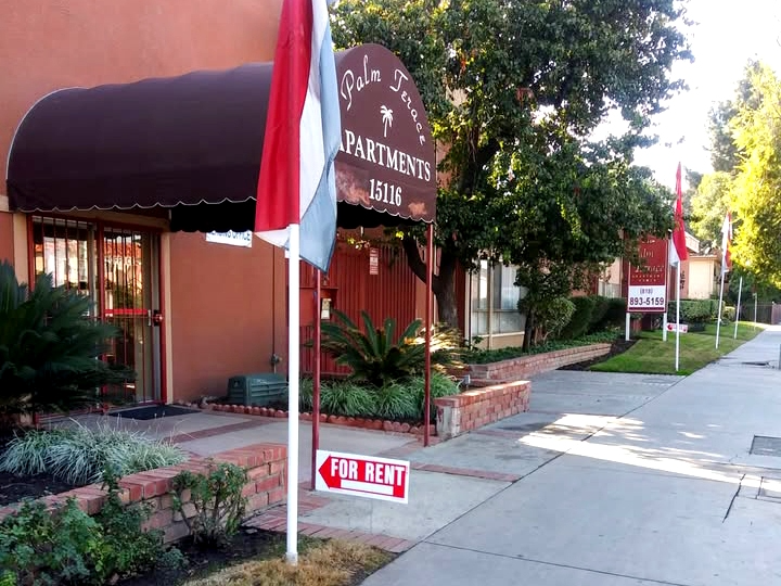 NORTH HILLS Apartment: 15116 PARTHENIA ST.