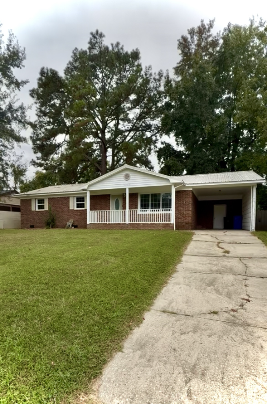 Fayetteville House: 5305 Tabor Ct