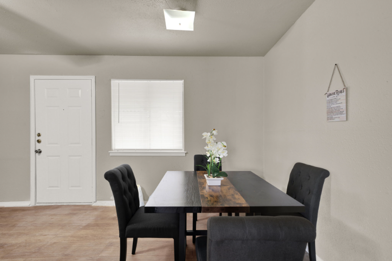 Converse Single Room: 313 Deborah Dr