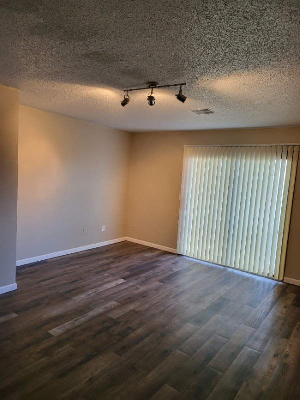 Wichita Apartment: 1325 N MERIDIAN AVE