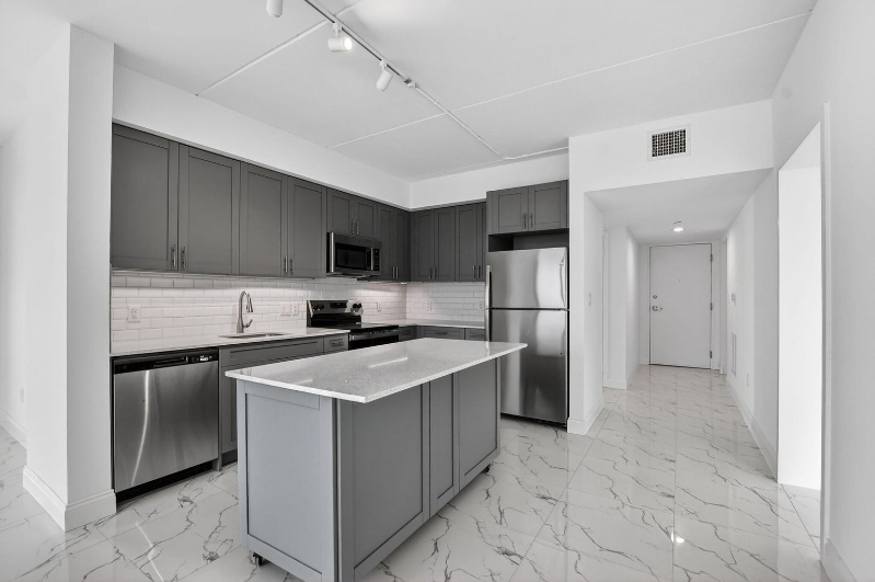 Boca Raton Condo: 350 W Hidden Valley Boulevard 102