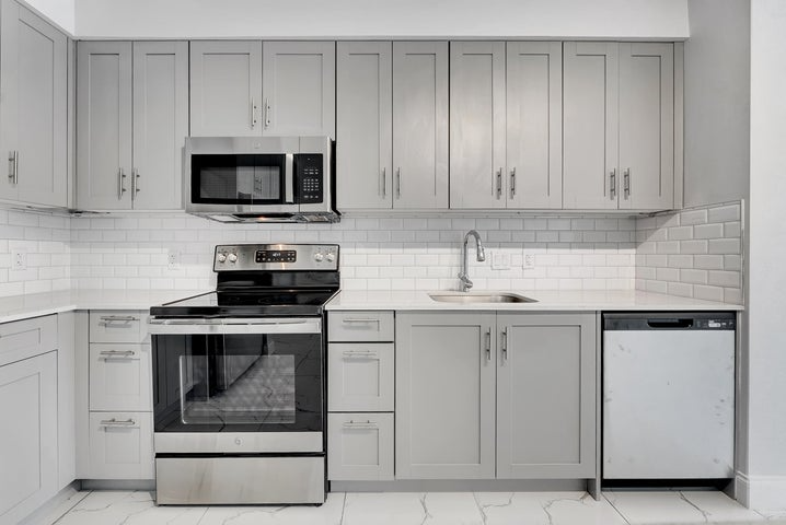 Boca Raton Condo: 250 W Hidden Valley Boulevard 2