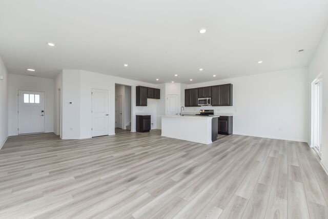 Plainfield House: 15238 S. Hepworth Place
