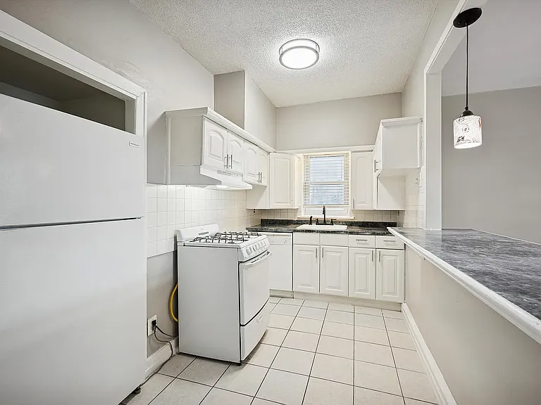 Philadelphia Apartment: 7210 Oxford Ave