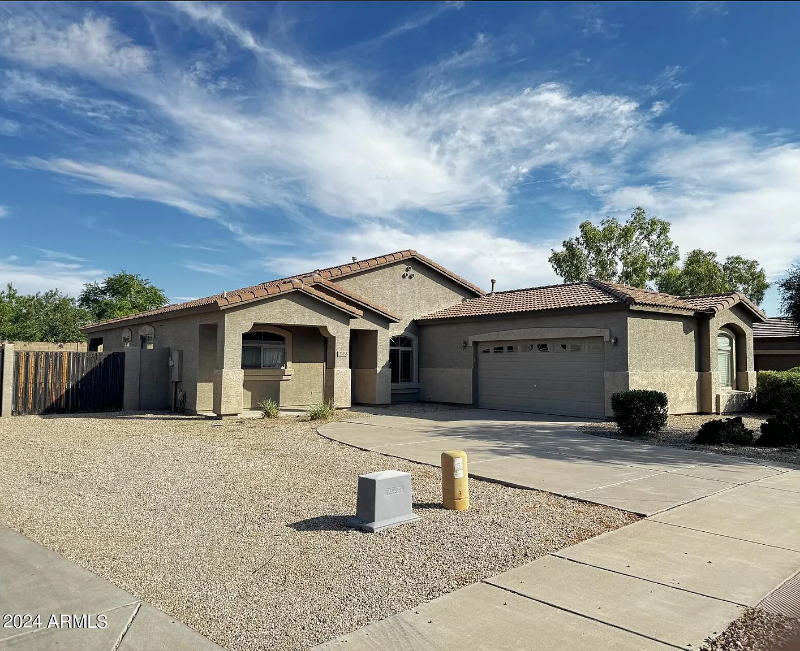 queen creek House: 23053 S 214th St