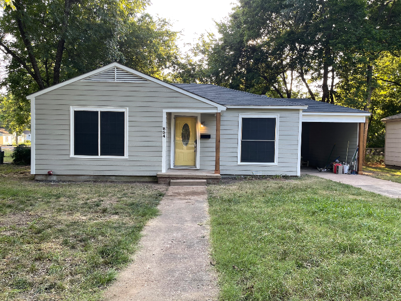 Paris House: 604 12th St SE