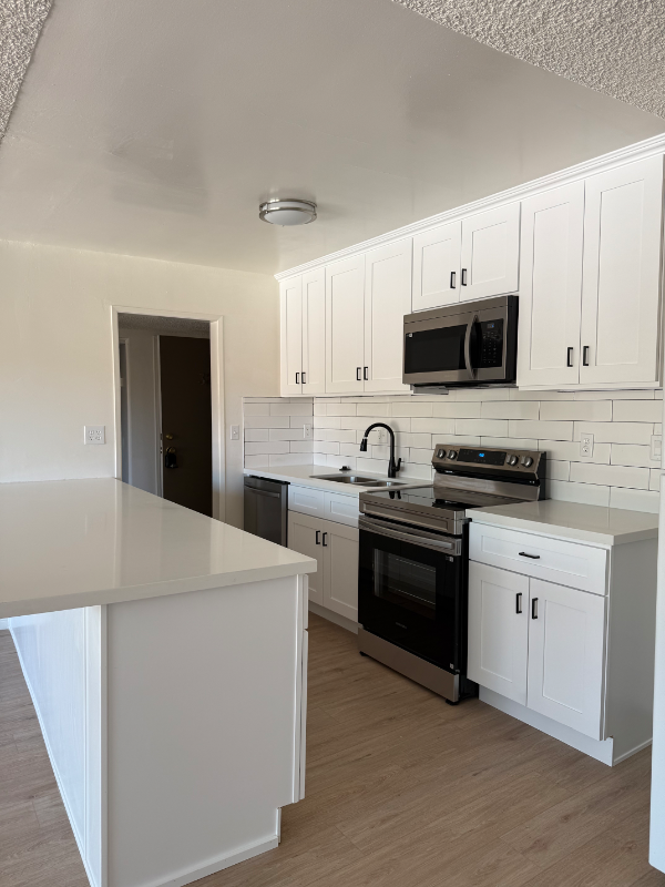 Chatsworth Apartment: 10200 De Soto Ave