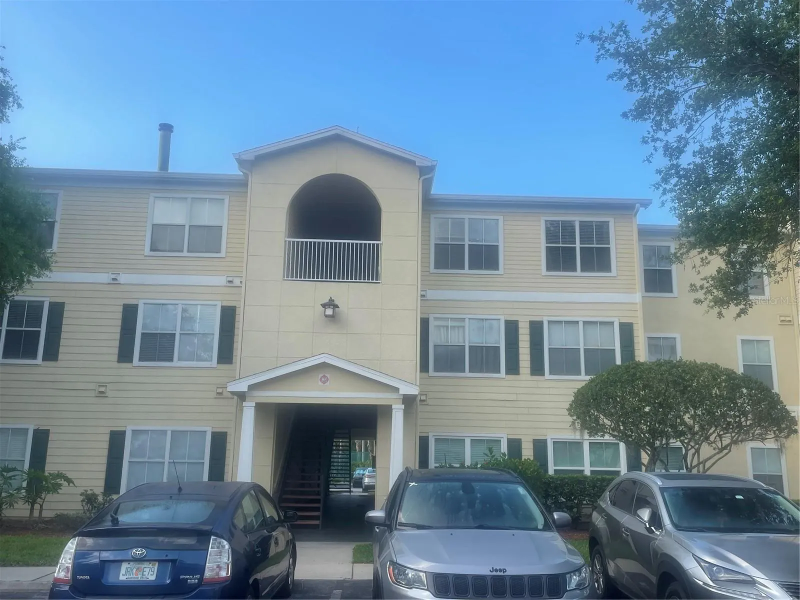 Tampa Condo: 18155 Bridle Club Dr