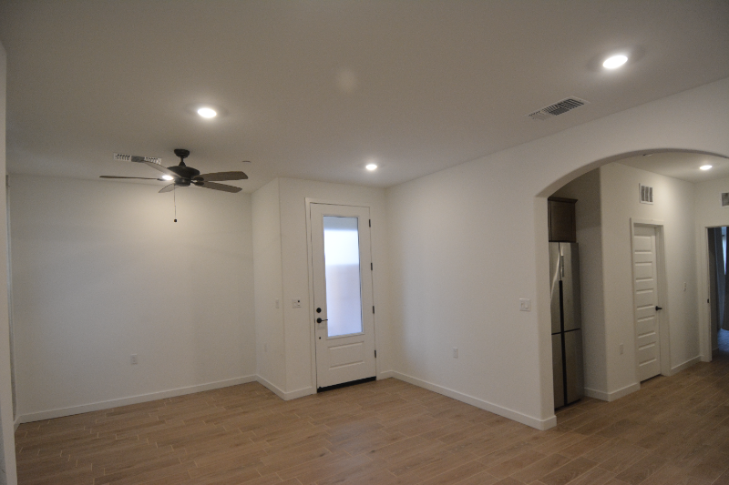 Bakersfield House: 7414 Lemon Meadow Place