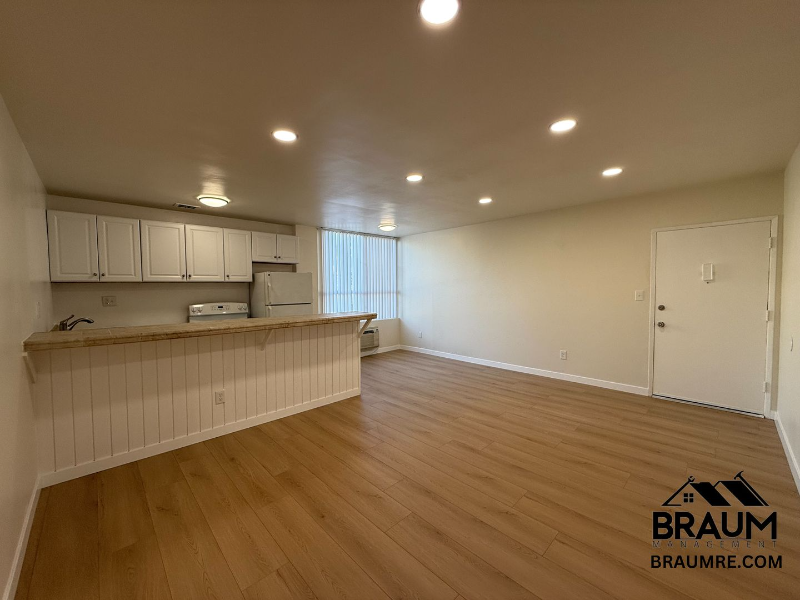 North Hollywood Apartment: 5611 Fulcher Ave