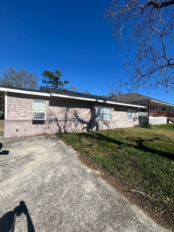 Lake Charles House: 1915 Legion St
