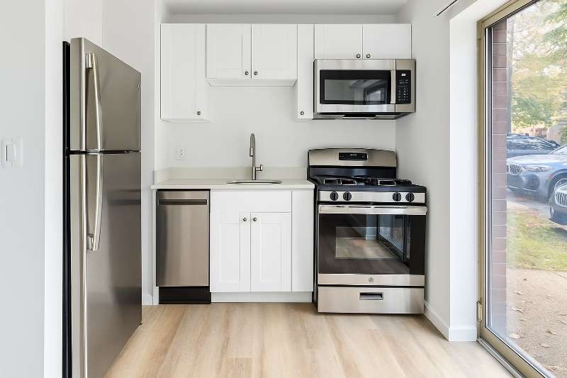 Washington Apartment: 4465 MacArthur Blvw NW