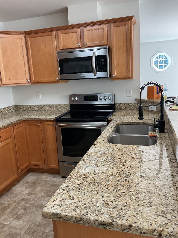 Elizabeth City House: 207 Enchanted Way