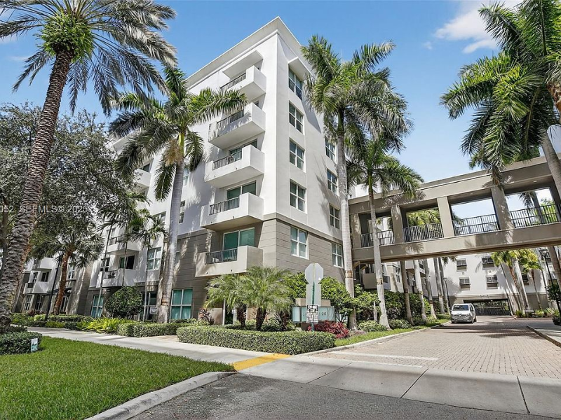 Fort Lauderdale Apartment: 2421 NE 65th St,