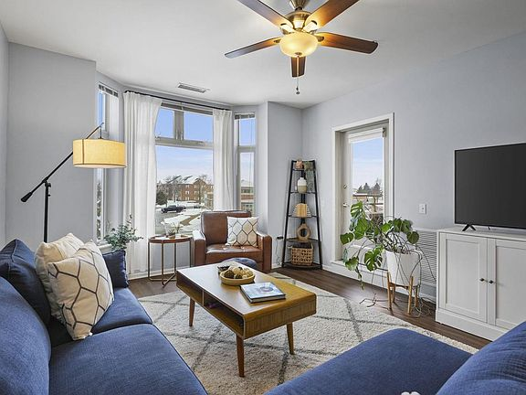 Madison Apartment: 301 Harbour Town Dr