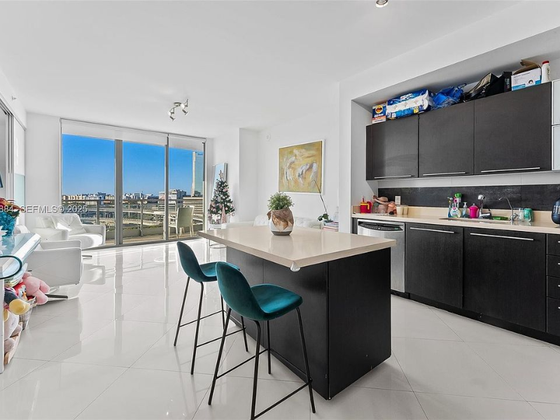 miami Apartment: 90 SW 3rd St