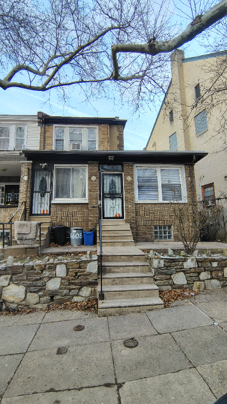 Philadelphia House: 523 W Nedro