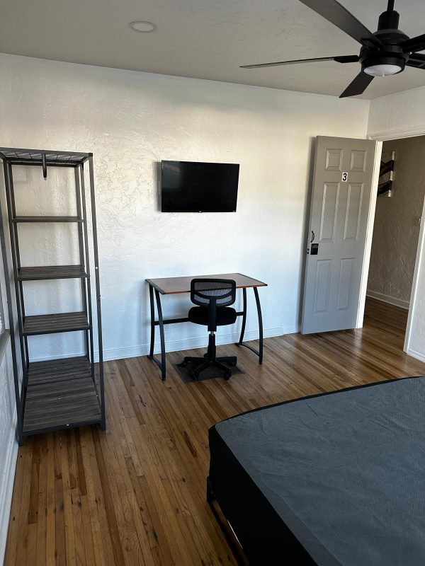 Orlando House: 2008 Page Avenue