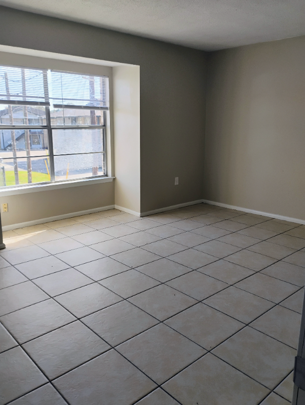 Baker Apartment: 1120 shilo dr