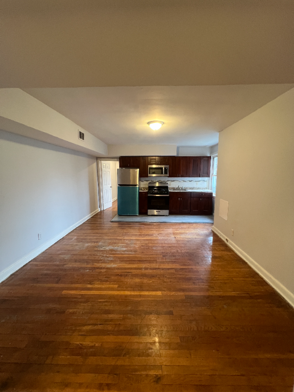 Newark Apartment: 166 Chancellor Ave