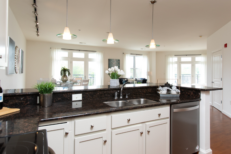 Newport News Condo: 670 Town Center Dr