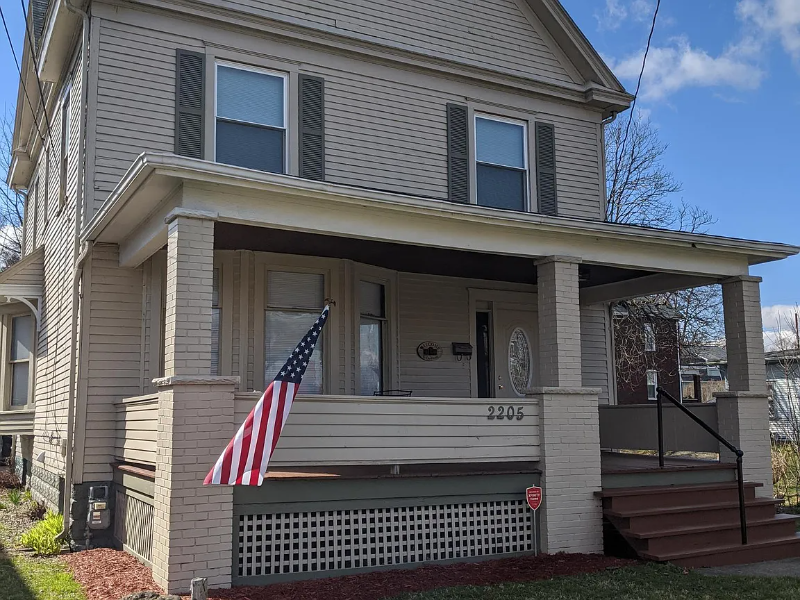 New Castle House: 2205 Highland Avenue