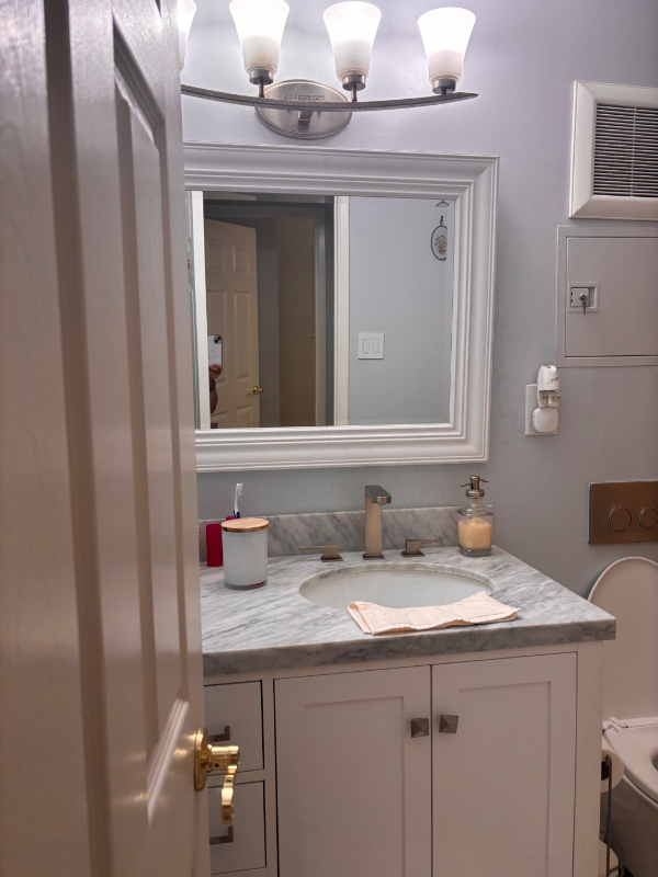 Mountain View Single Room: 701 North Rengstorff Ave.