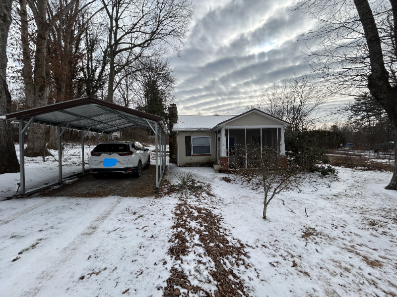 EAST FLAT ROCK House: 715 TABOR RD