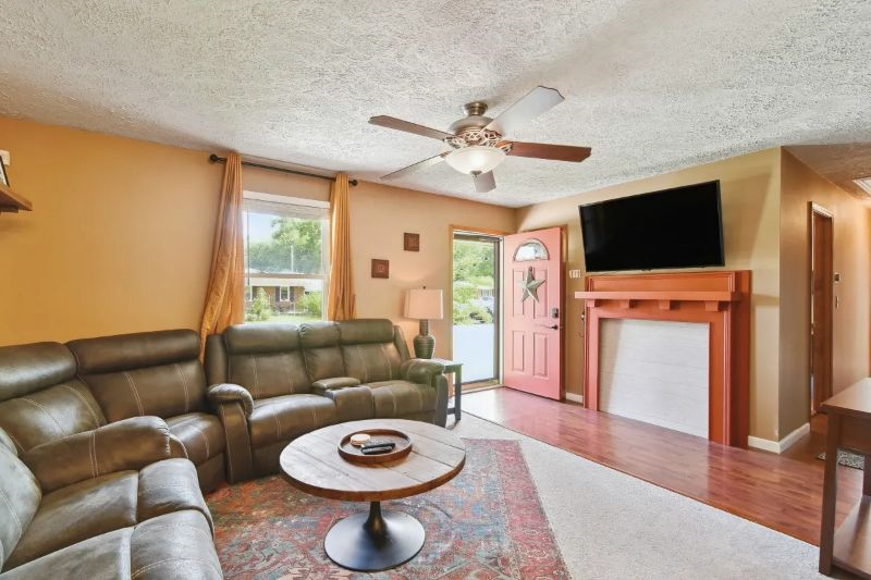 Evansville House: 4012 Frisse Ave,