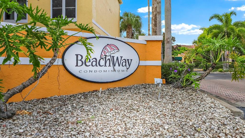 Seminole Condo: 10764 70th Avenue