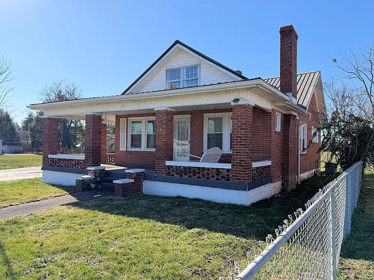 Crab Orchard House: 145 Lancaster St