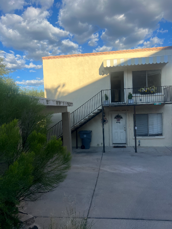 Nogales Multiplex: 2536 Corinthian Gardens