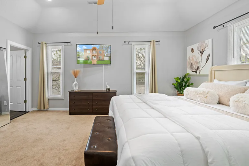 Norfolk House: 1401 W 40th Street