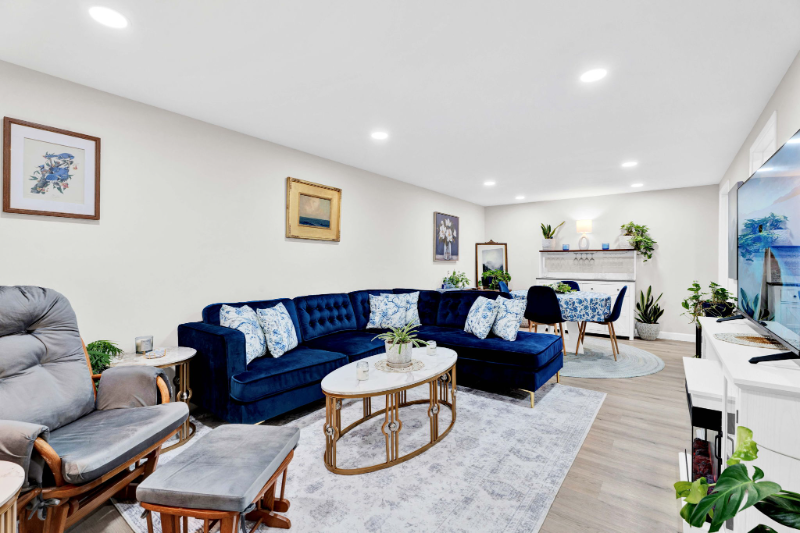 Rochester Apartment: 6 Roanoke Ln