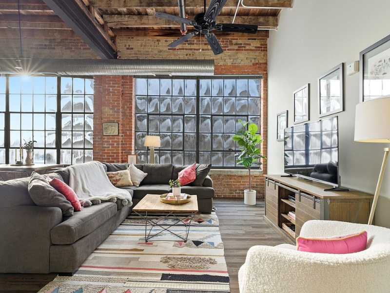 columbus Apartment: 570 S Front St