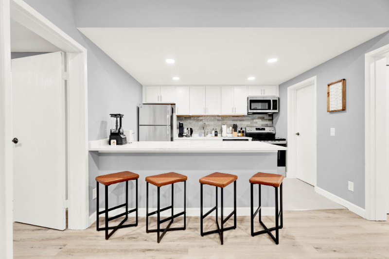 Rochester Apartment: 6 Roanoke Ln