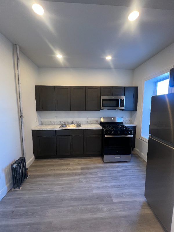 Newark Multiplex: 559 Broadway