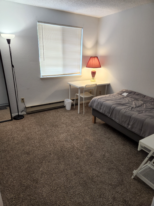 Federal Way Single Room: 518 S 321st St