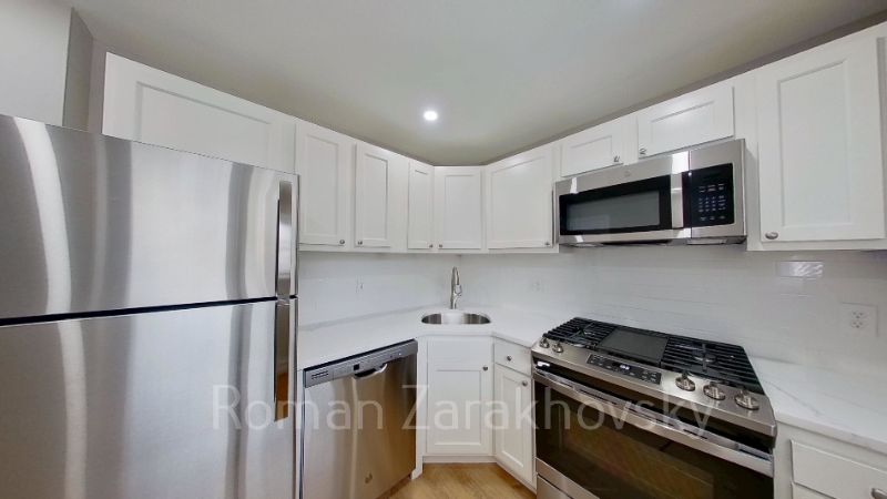 Brighton Apartment: 39 Shepard St